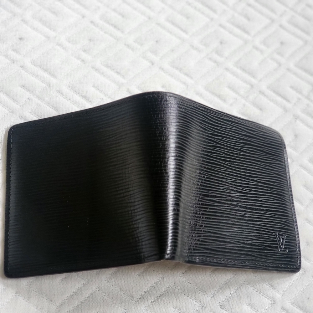 Louis Vuitton Epi Leather Bifold Wallet.. Authentic!! - Picture 3 of 13